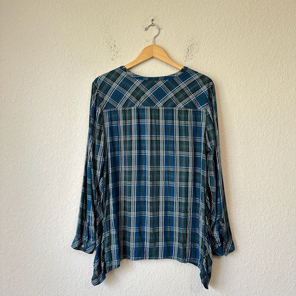 J. JILL Plaid Button-Up Tunic Shirt in Blue Green Dipped Hem Relaxed Fit - Picture 7 of 11